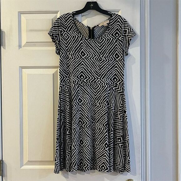 Michael Kors Dresses & Skirts - Michael Kors Women's M Black Geometric Fit & Flare Knee Length Dress